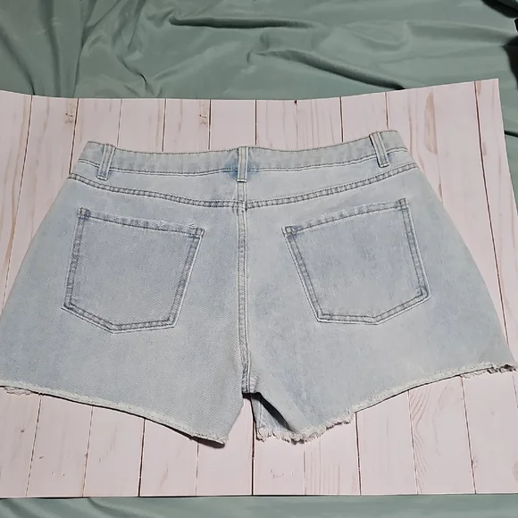 No Boundaries Blue Jean Shorts Distressed Light Wash - Picture 5 of 8